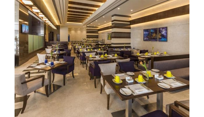 Hotel Golden Tulip Media poza 14